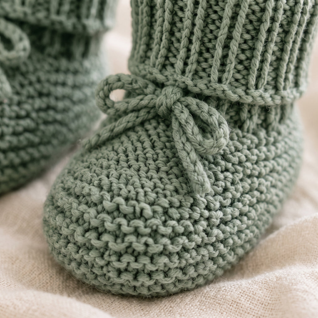 Baby Slippers Knitting Pattern PDF, Garter Stitch Baby Booties with Ribbed Cuff and Tie, 6 Sizes Newborn to 4 Years